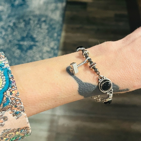 Thor’s Hammer Mjolnir Black Onyx Bracelet - Picture 6 of 9